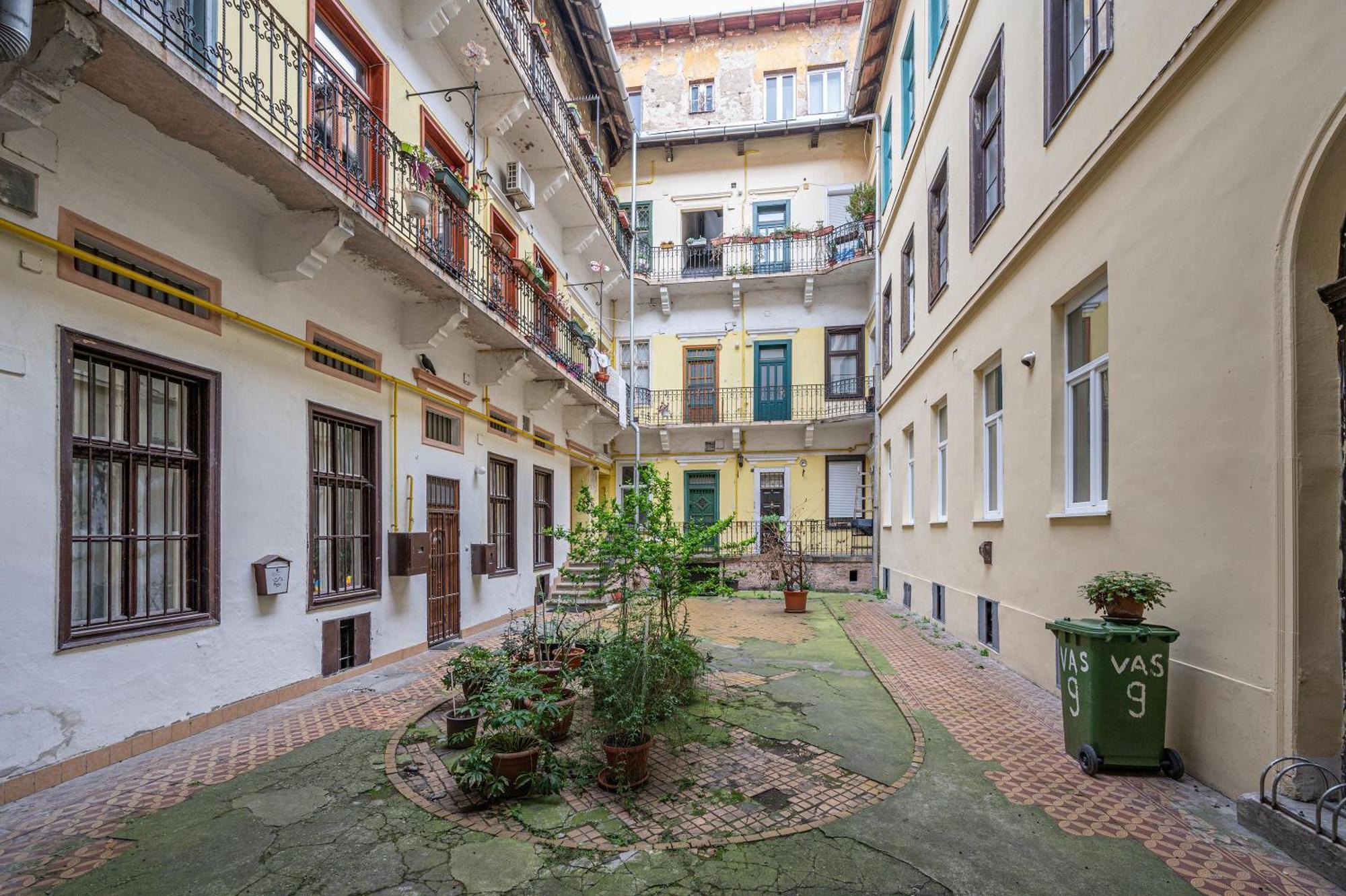 District 6Th Sense Apartment Budapest Bagian luar foto