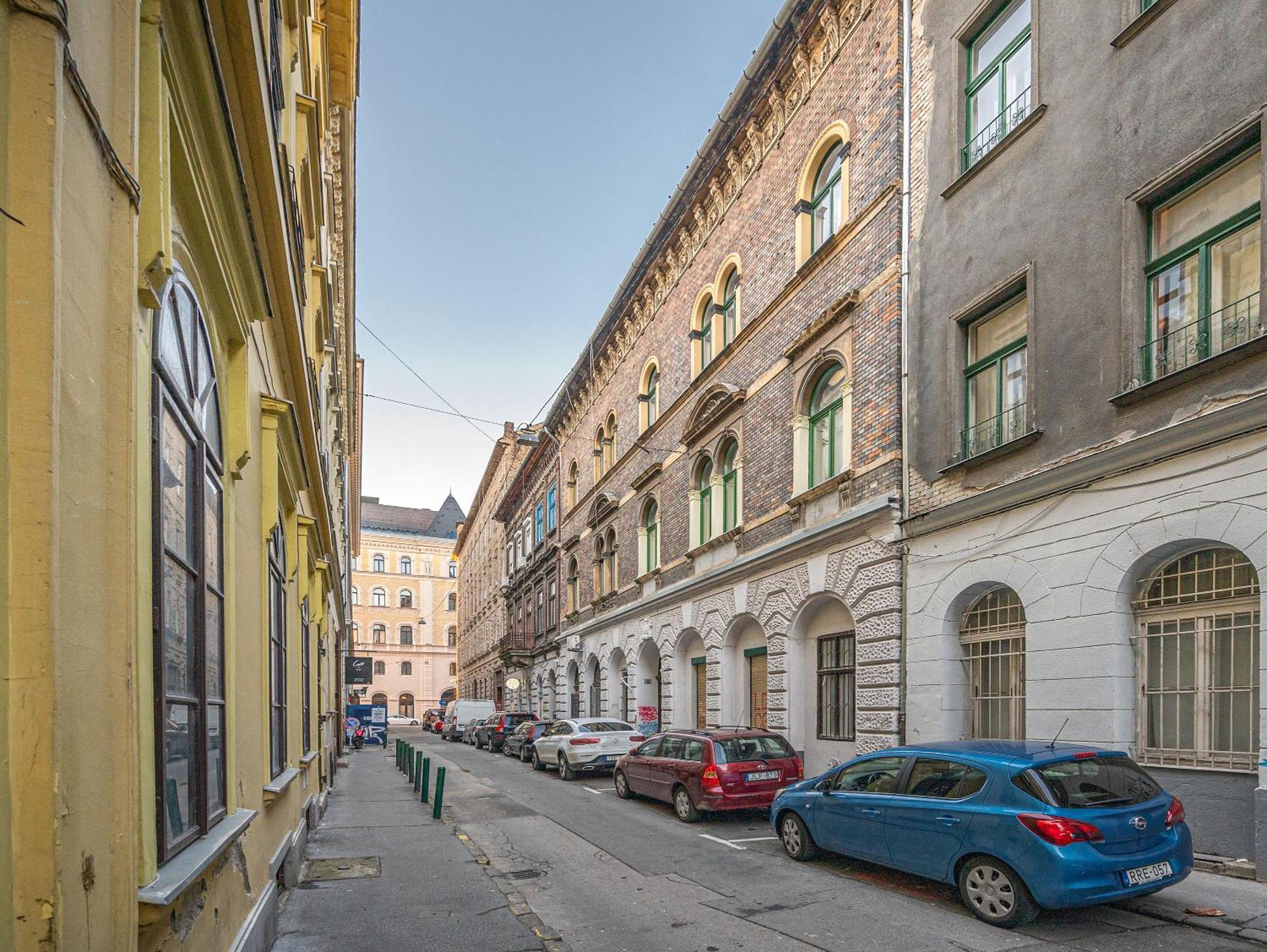 District 6Th Sense Apartment Budapest Bagian luar foto